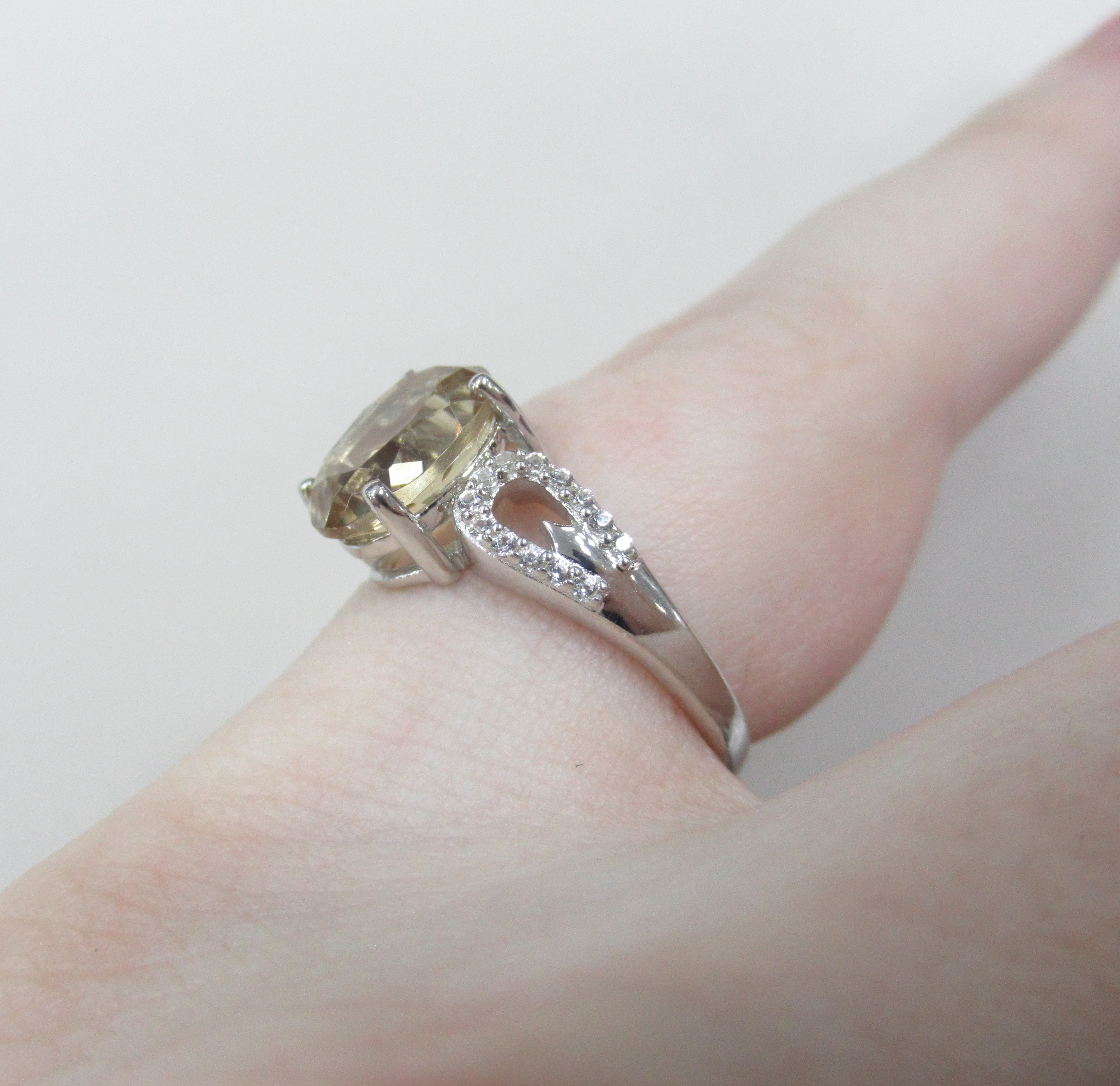 Серебряное кольцо с кварцем